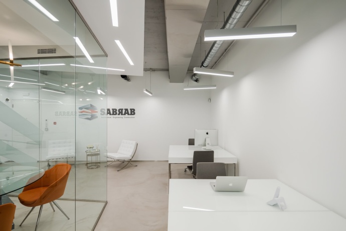 Oficinas Sabrab con iluminación Tromilux