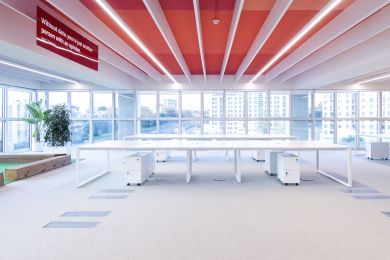 Oficina con líneas de luz Tromilux Oficina con líneas de luz Tromilux