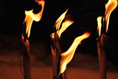 3 torches en feu