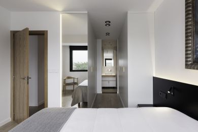 Couloir chambre avec salle de bain